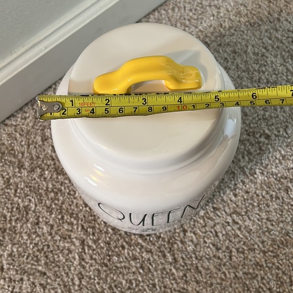 Rae Dunn Queen Bee Jar with Lid - Picture 6 of 7